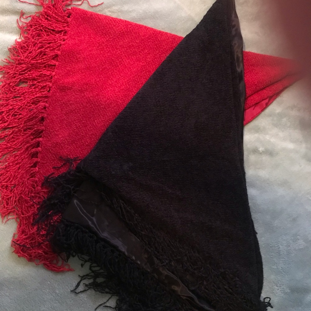 Wraps, shawls - Picture 2 of 2